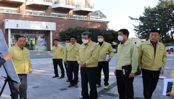 지난 16일 오후 김동일 시장과 신재규 보령시시설관리공단 이사장, 관계자 등이 봄 철 해빙기 안전사고를 예방하기 위해 주요 생활 및 관광시설의 안전점검에 나섰다.