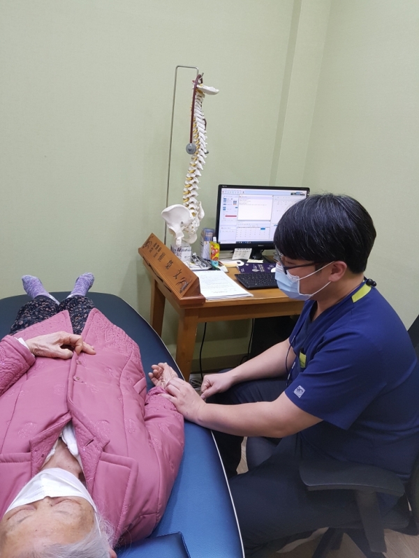 대추밭한의원 진료 장면