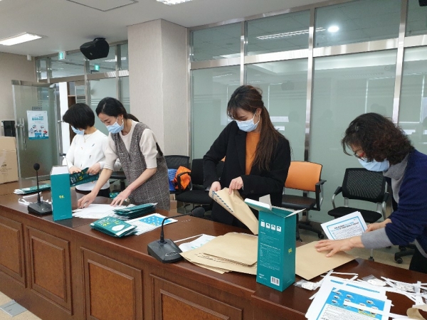 마스크 포장 장면