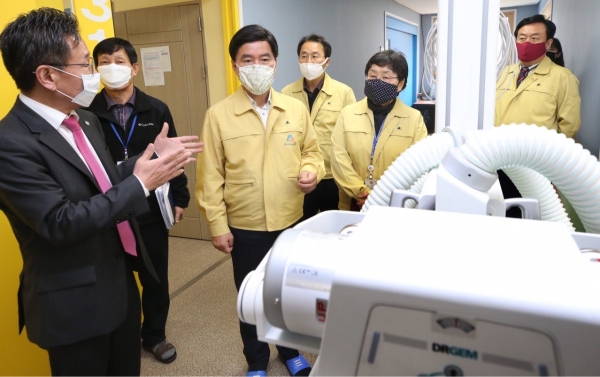 황인호 동구청장, 대전시립제2노인전문병원 격려 방문 모습