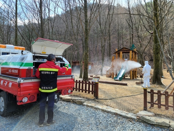 공원 방역 활동 모습(상소동 산림욕장)