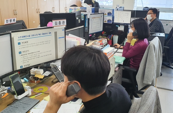 코로나19 확산예방 노인,장애인시설 공무원 전담 모니터링제 실시 모습