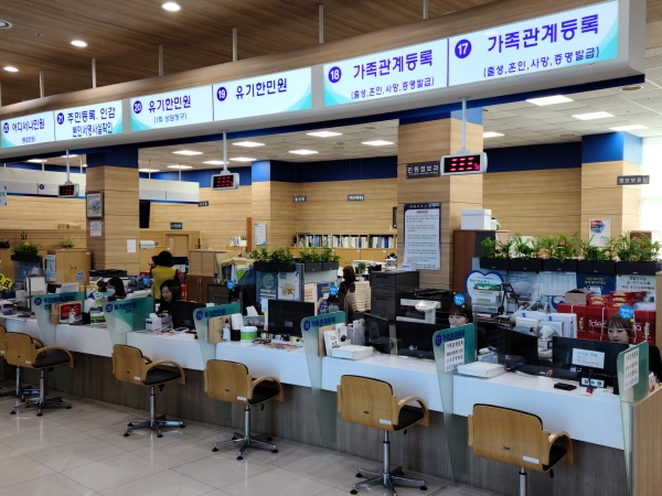 당진시, '민원창구 투명가림막 설치'