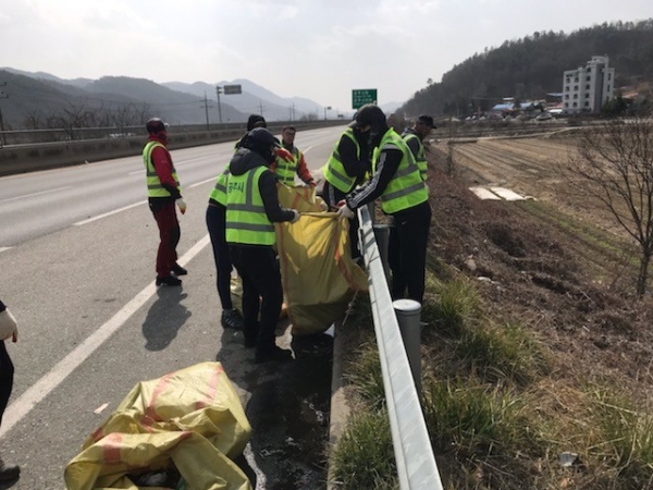 쓰레기 없는 깨끗한 거리 만들기 추진 모습