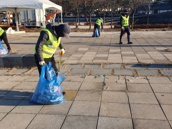 쓰레기 없는 깨끗한 거리 만들기 추진 모습