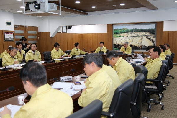 금산군 간부회의 모습