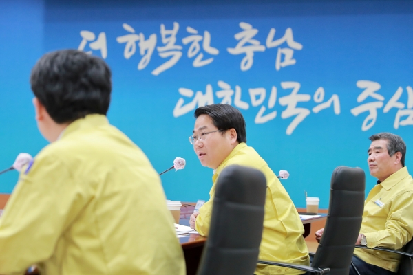 오세현 아산시장이 충남지방정부회의에서 긴급생활안정자금에 대해 발언하고 있다.