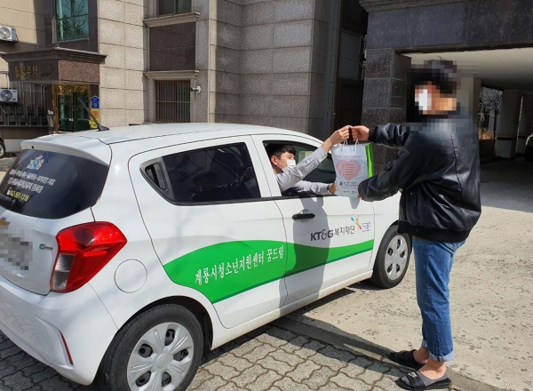 학교 밖 청소년에 꿈드림 학습꾸러미 전달 (드라이브 스루 지원)