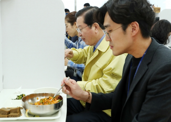 구내식당 칸막이 설치