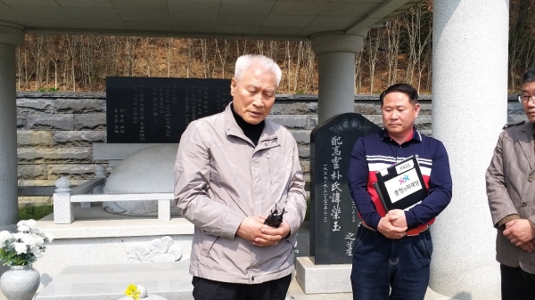 충청의미래당 핵심 당직자들은 1일 오전 충남 부여군 외산면 반교리에 있는 故 김종필 자민련 총재 묘소를 참배했다.