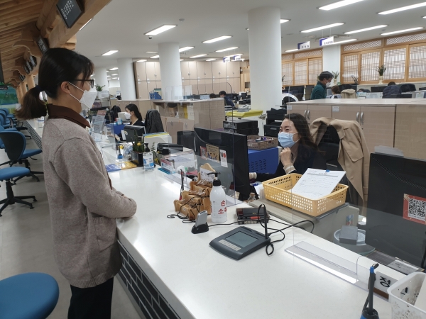 부여군 사회적 거리두기 운동 독려 장면