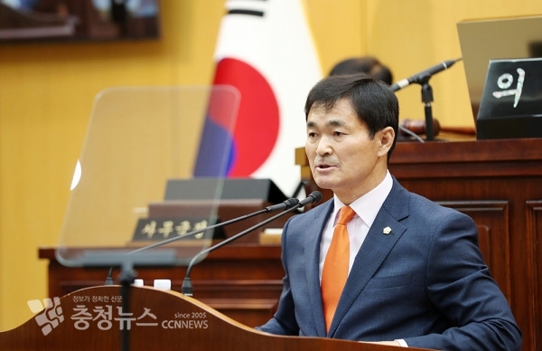 5분 발언하는 안원기 의원