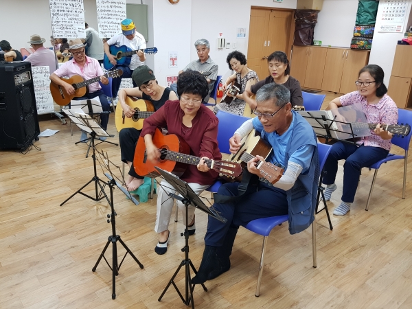 평생학습 동아리 활동 모습