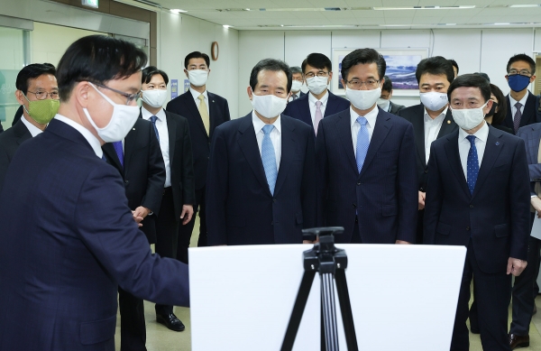 정세균 국무총리 대전신용보증재단 방문 모습.