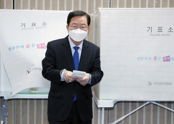 장종태 구청장 투표장면