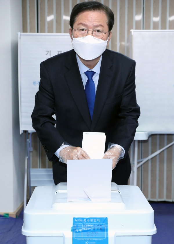 장종태 구청장 투표장면