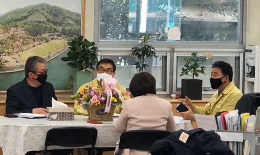 박용갑 청장, 8일부터 교부된 저소득층 한시생활지원 사업의 카드교부 진행상황 점검