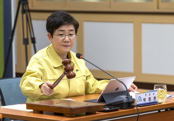 박정현 대덕구청장은 지난 8일 구청 중회의실에서 대덕사랑상품권 발행위원회를 개최해 코로나19로 인한 경제활력 회복을 위해 대덕e로움과 관련된 정책을 의결했다.