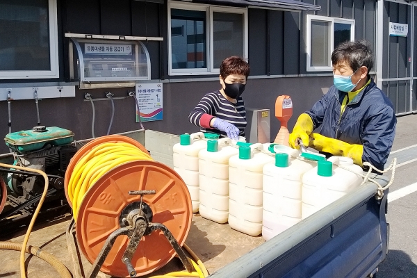 서산시농업기술센터 유용미생물 공급 장면