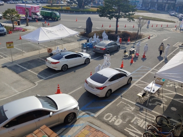 고위험 집단시설 종사자 코로나19 검사 장면