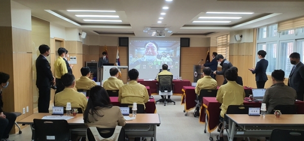 설동호 대전교육감 대전생활과학고등학교(특성화고) 온라인 개학 점검,   교육감이 학생과 실시간 쌍방향 원격수업으로 격려하는 사진(교육감과 학생의 온라인 대화)
