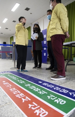 박정현 대덕구청장이 지난 17일 구청 청렴관에서 준비상황을 점검하는 모습