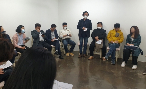 공주시 문화도시 지역전문가 라운드 회의 모습