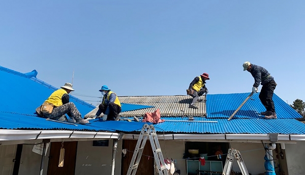안면읍 집수리 봉사단 봉사활동 모습