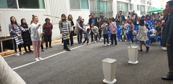 아파트 어울림사업으로 추진한 주민화합 어울림마당 장면