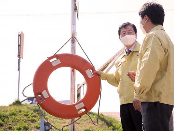 29일 장종태 서구청장이 여름철 자연재난 대비를 위해 정림동과 괴곡동 재해우려지역 현장점검에 나섰다.