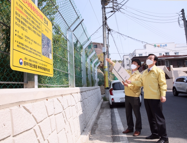 29일 장종태 서구청장이 여름철 자연재난 대비를 위해 정림동과 괴곡동 재해우려지역 현장점검에 나섰다.