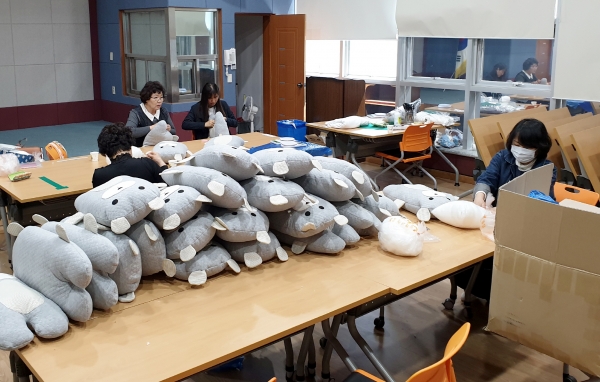 ‘어린이날 맞이’ 애착인형 제작 모습.
