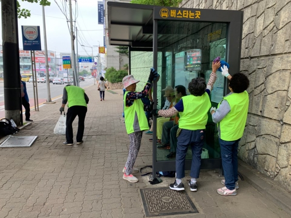 천안시가 추진하는 노인일자리 및 사회활동 지원사업 모습