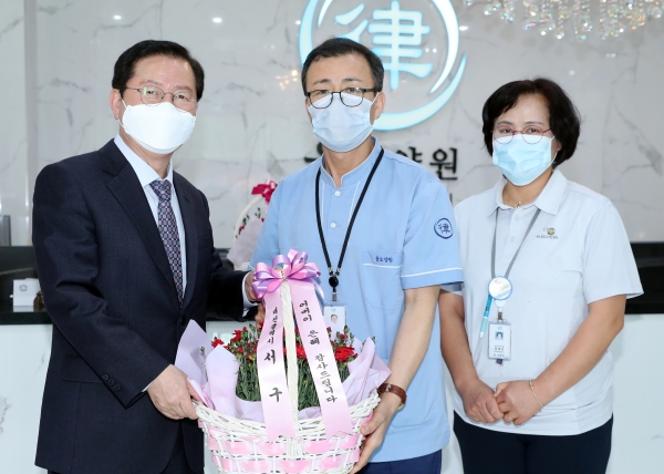 장종태 구청장, 양로원 방문 어버이날 어르신 위문