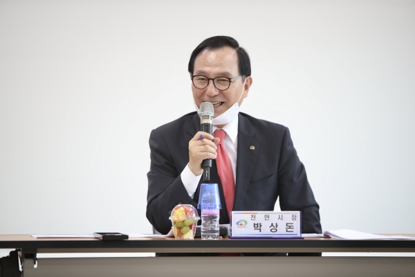 박상돈 천안시장 신방동 방문 주민과의 대화 모습