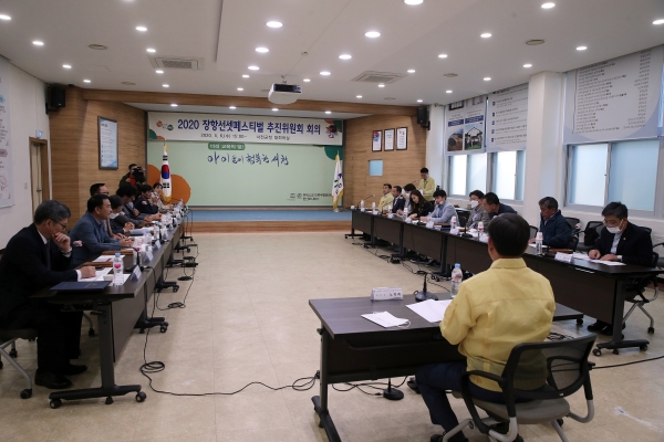 지난 6일 군청 대회의실에서 노박래 군수, 추진위원회 위원 등 21명이 참여한 가운데 장항선셋페스티벌 추진위원회 개최