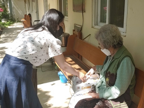 기성종합복지관 가정의 달 선물 나눔