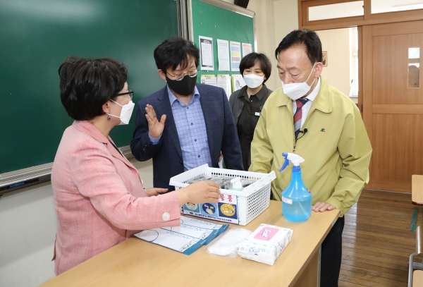 설동호 교육감 등교수업대비 현장방문 모습
