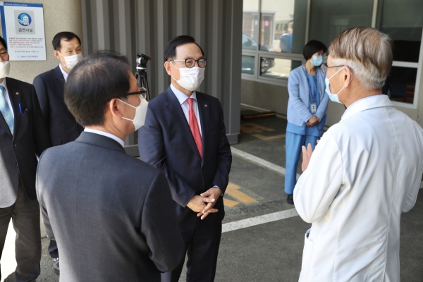 박상돈 시장 천안의료원 방문 모습