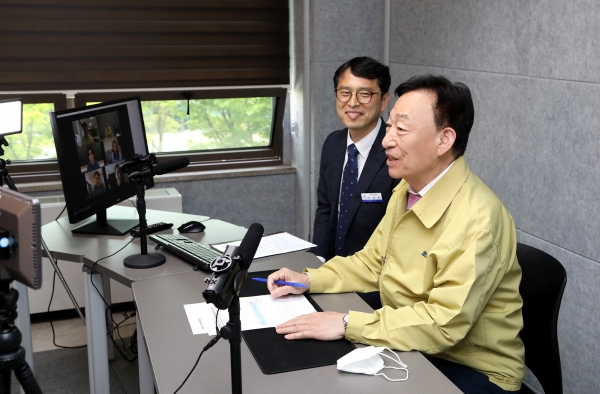 설동호 교육감, 너두나두 공동교육과정 운영 지원단·외부강사 참여 화상 회의 진행 모습