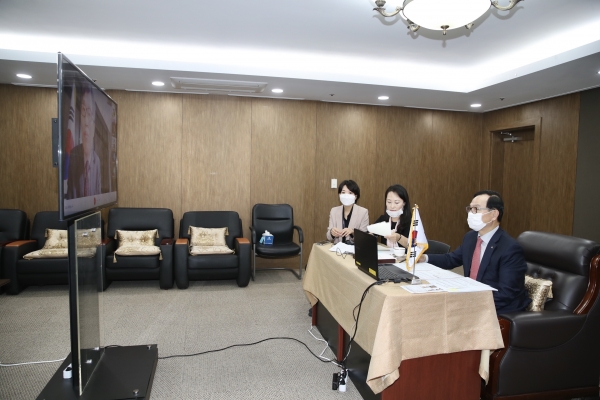 15일 오전 시청 소회의실에서 김학유 주상파울루총영사, 테익세이라(Teixeira) 깜삐나스(Campinas) 부시장, 바르자스 네그리(Barjas Negri) 삐라시까바(Piracicaba) 시장과 영상회의를 진행했다.