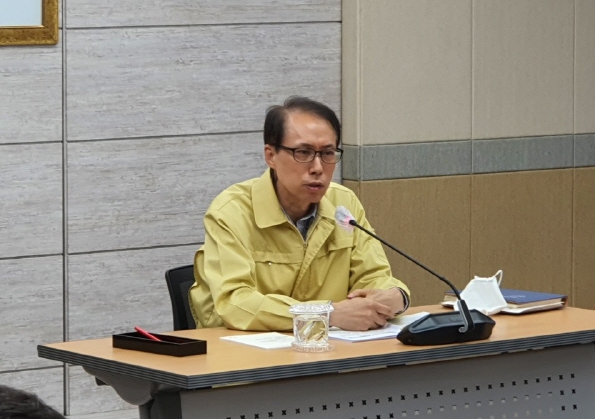 윤찬수 부시장이 생활속 거리두기 추진계획 보고회를 주재하고 있다.