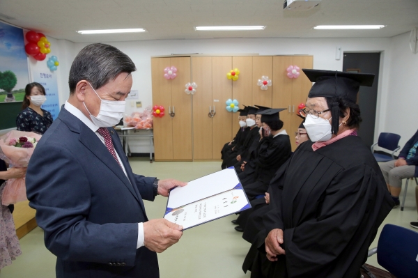 제2회 초등 학력인정 문해교육 졸업식 개최
