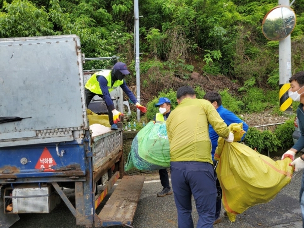 대전중구환경봉사단, 홀몸어르신 가정 생활폐기물 처리