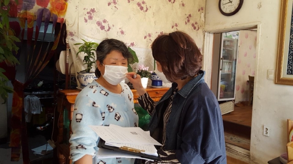 위생업소 코로나19 예방활동 장면