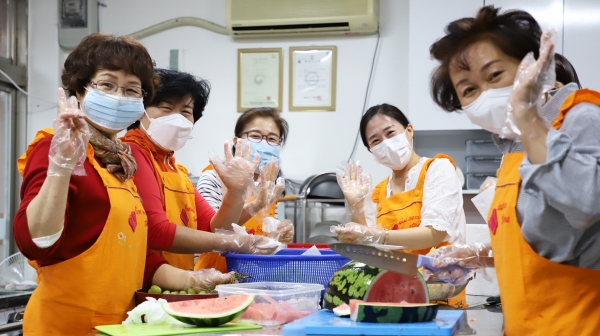 노랑케이터링_어르신 음식준비사진