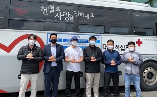 세종시설관리공단 직원들이 19일 단체 헌혈 행사에 나섰다.