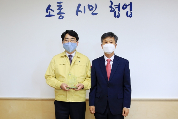 국가유공자, 보훈가족 예우 지원에 힘써 충남서부보훈지청장 감사패 수여(맹정호 받음).