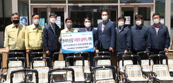 실버카 기탁식 모습