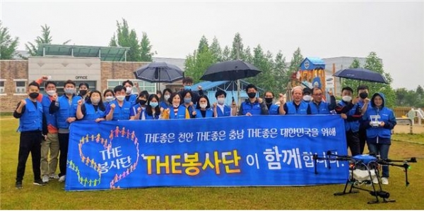 SL홀딩스는 지난 16일 더봉사단과 함께 익선원을 방문해 나눔사업을 함께했다.